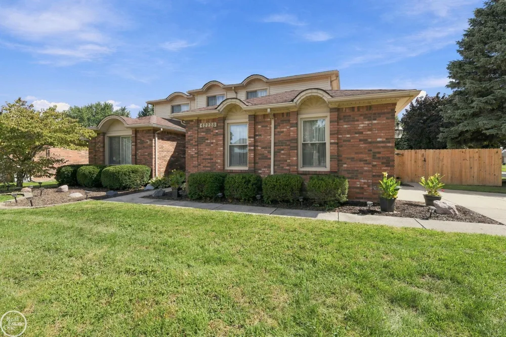 42228 Fulton Court Sterling Heights City, MI 48313