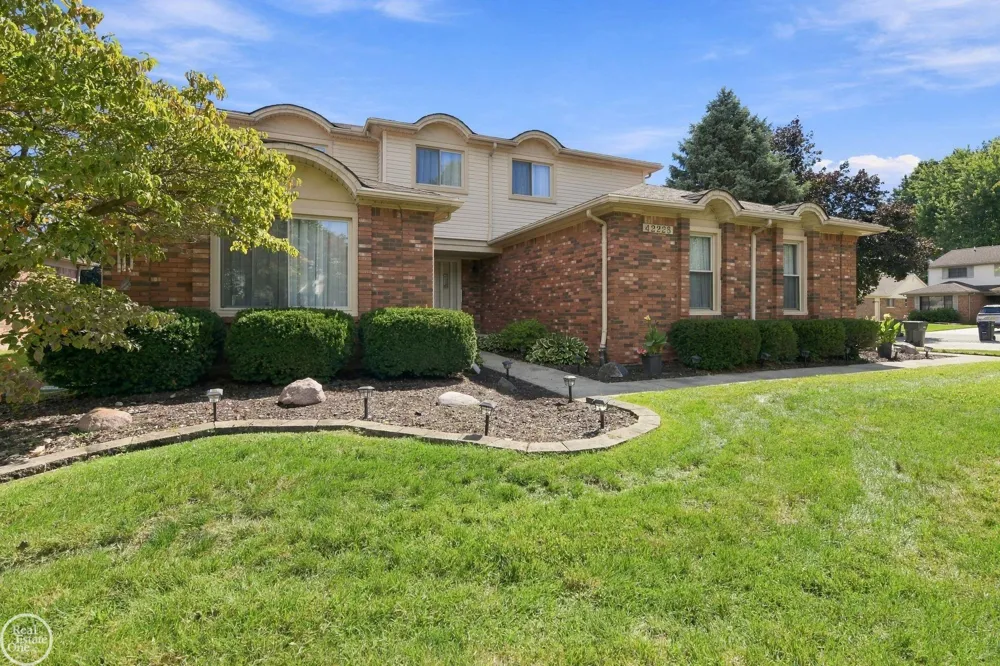 42228 Fulton Court Sterling Heights City, MI 48313