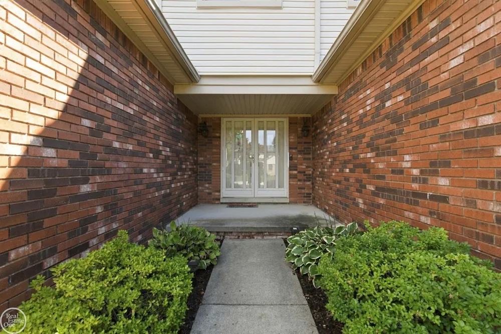 42228 Fulton Court Sterling Heights City, MI 48313