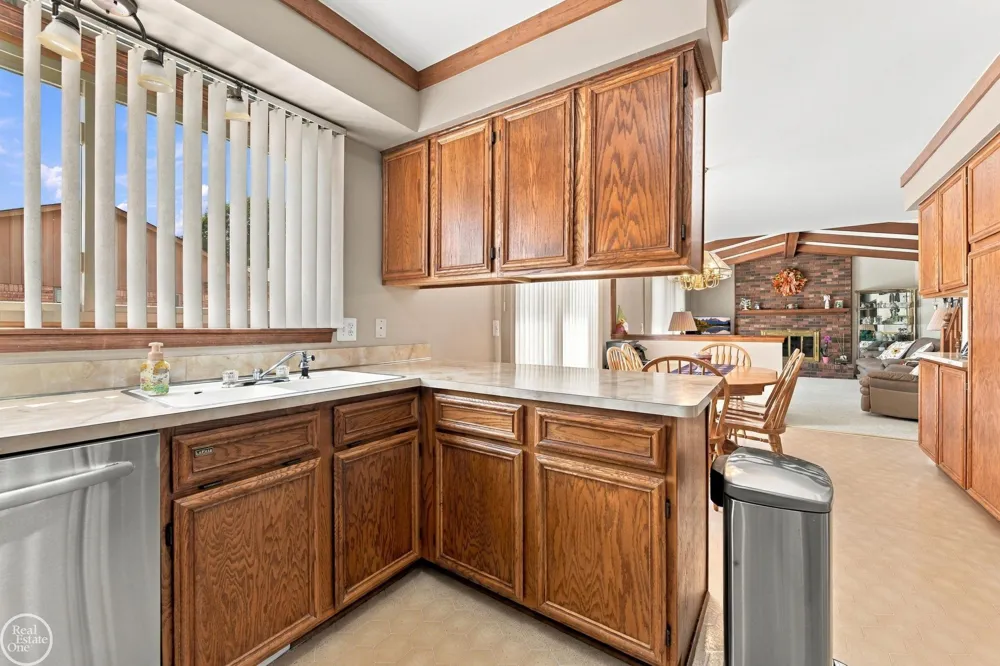 42228 Fulton Court Sterling Heights City, MI 48313