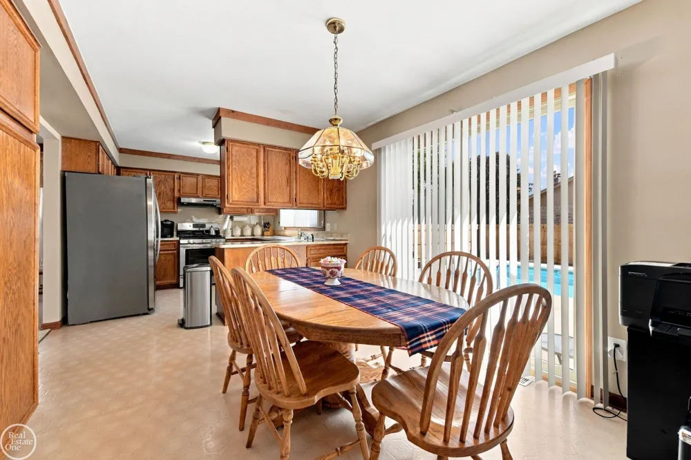 42228 Fulton Court Sterling Heights City, MI 48313
