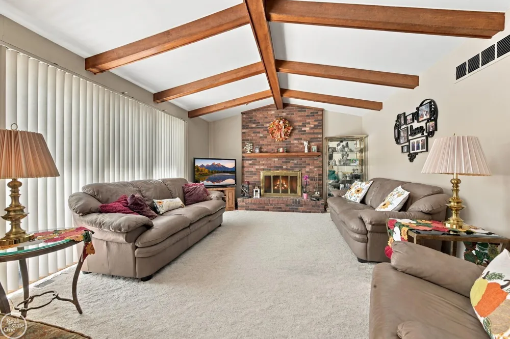 42228 Fulton Court Sterling Heights City, MI 48313