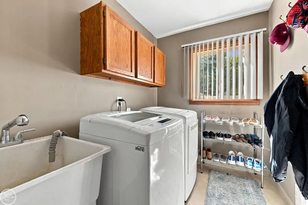 42228 Fulton Court Sterling Heights City, MI 48313