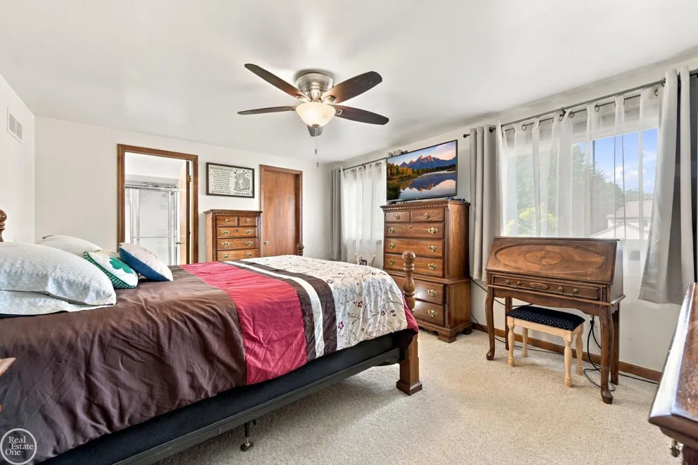 42228 Fulton Court Sterling Heights City, MI 48313