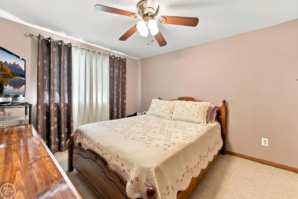 42228 Fulton Court Sterling Heights City, MI 48313