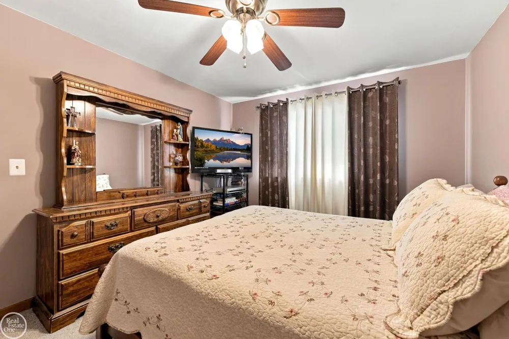 42228 Fulton Court Sterling Heights City, MI 48313