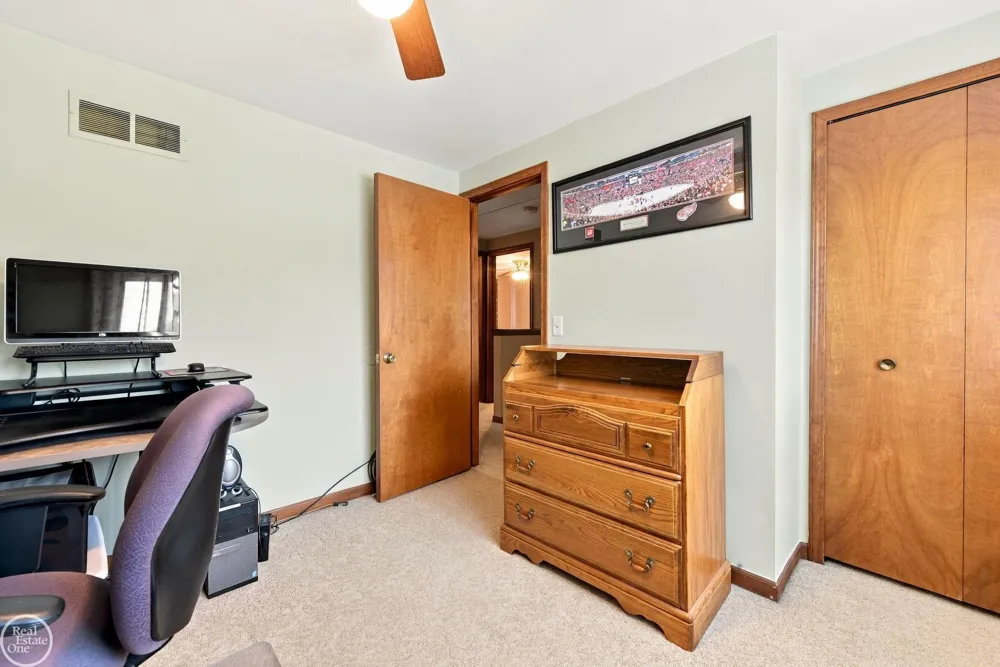 42228 Fulton Court Sterling Heights City, MI 48313