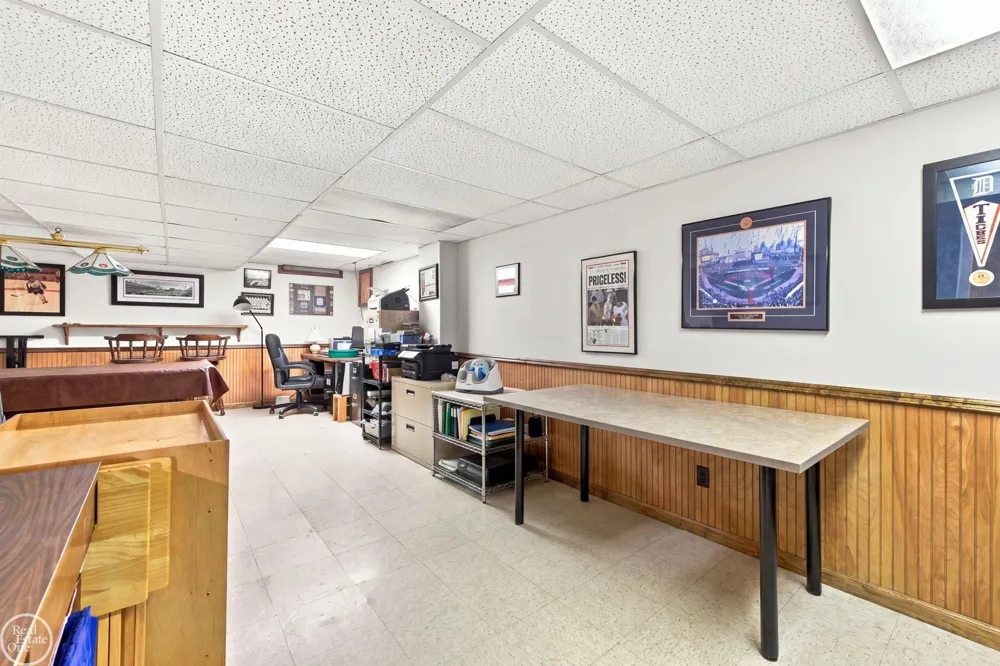 42228 Fulton Court Sterling Heights City, MI 48313