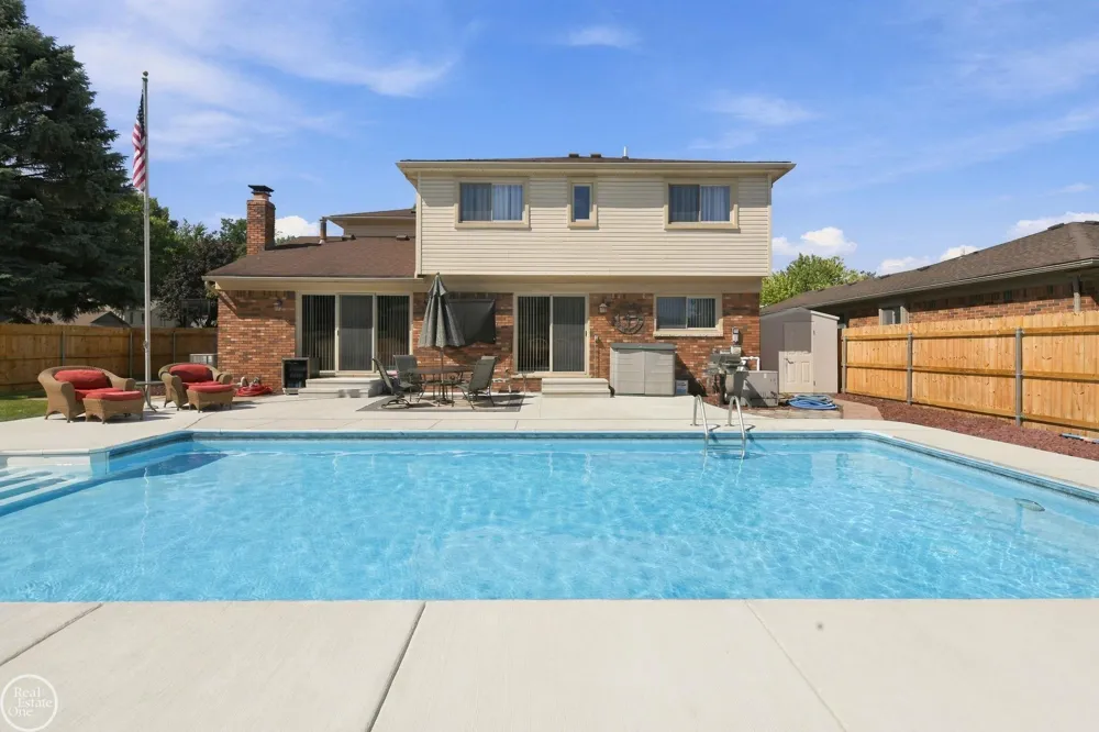 42228 Fulton Court Sterling Heights City, MI 48313