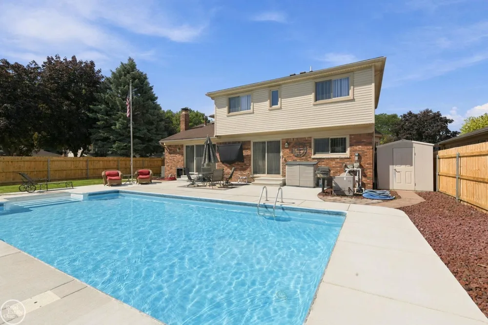 42228 Fulton Court Sterling Heights City, MI 48313
