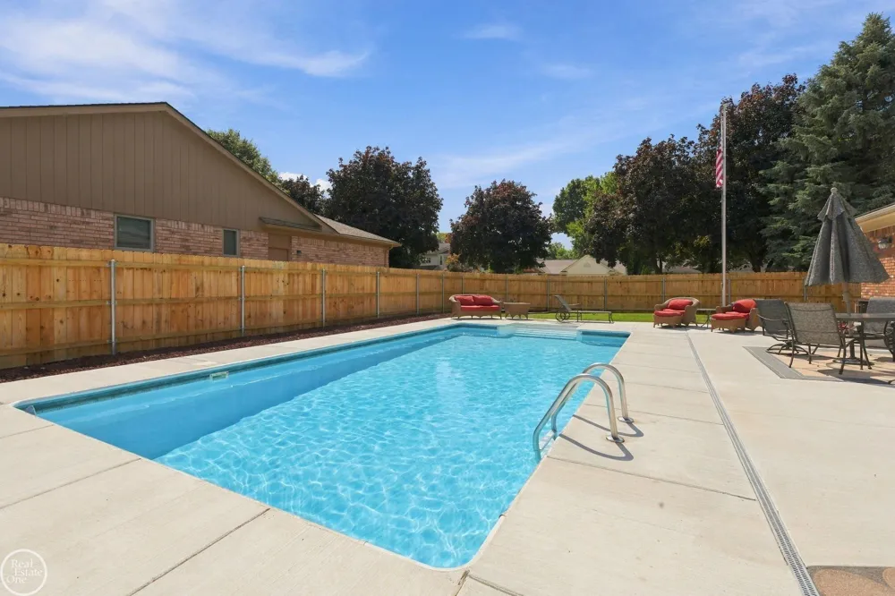42228 Fulton Court Sterling Heights City, MI 48313