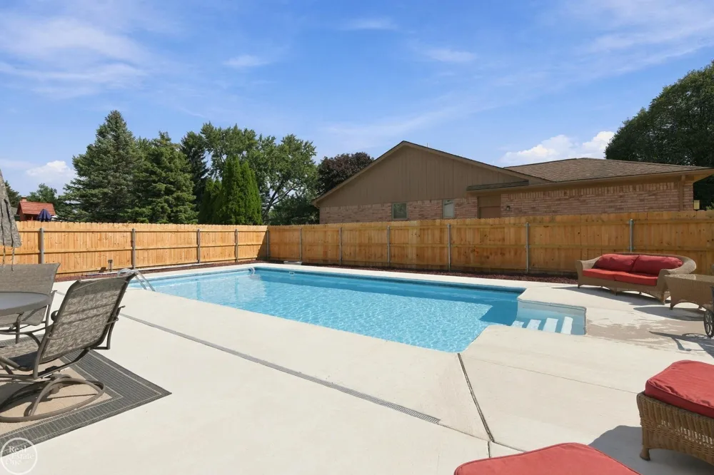 42228 Fulton Court Sterling Heights City, MI 48313