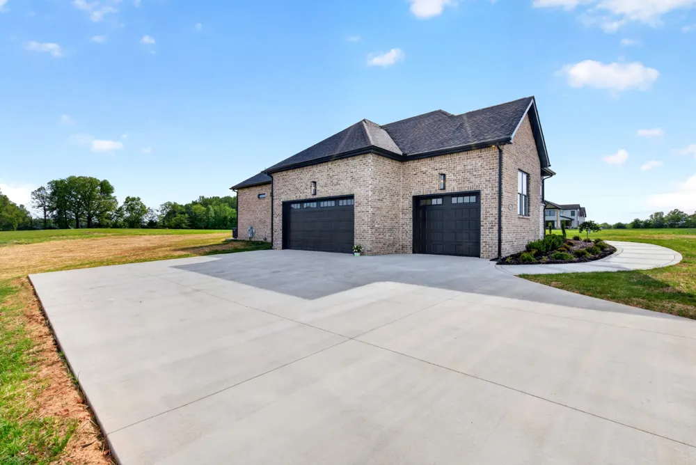 2 Pace Rd Clarksville, TN 37043