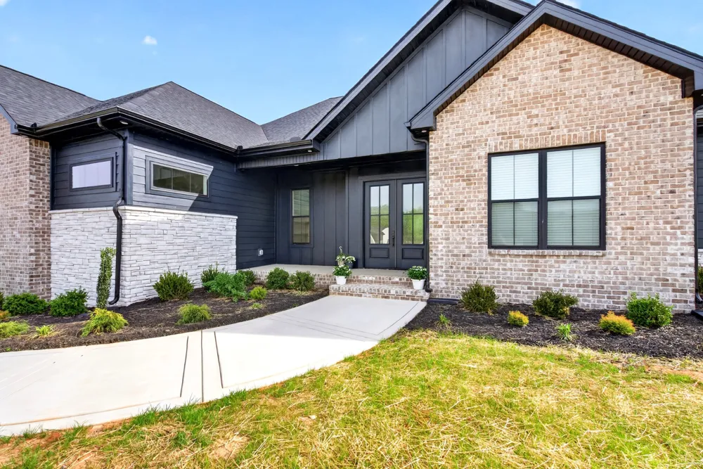 2 Pace Rd Clarksville, TN 37043