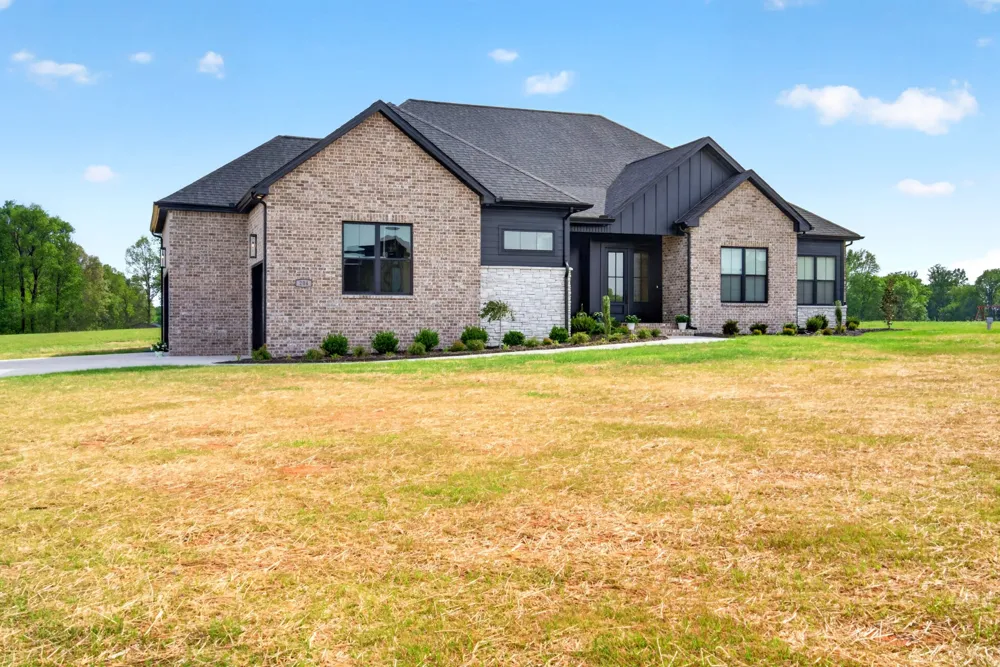 2 Pace Rd Clarksville, TN 37043