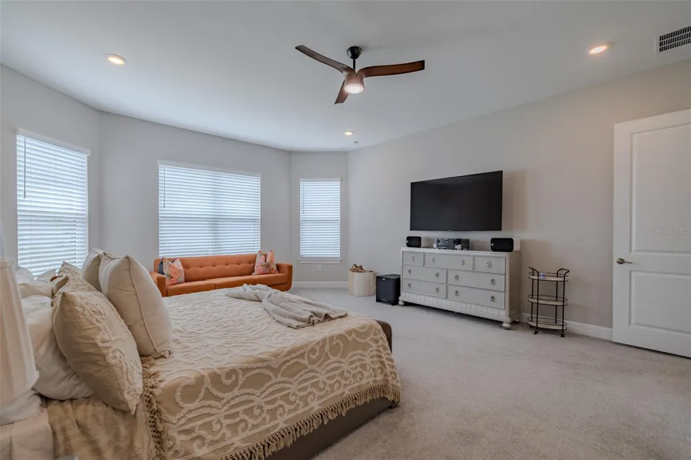 4727 FRECCIA LOOP Wesley Chapel, FL 33543