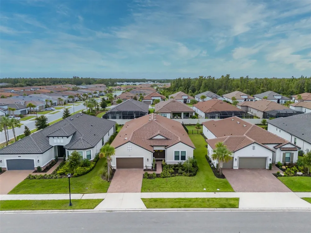 4727 FRECCIA LOOP Wesley Chapel, FL 33543