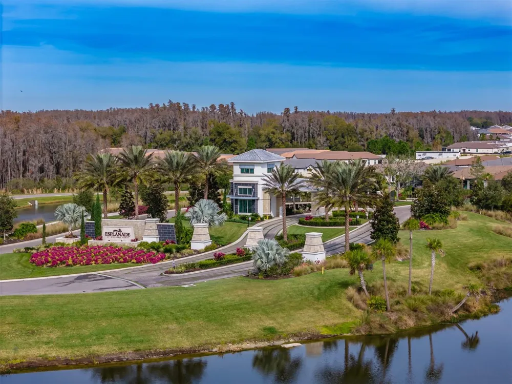4727 FRECCIA LOOP Wesley Chapel, FL 33543