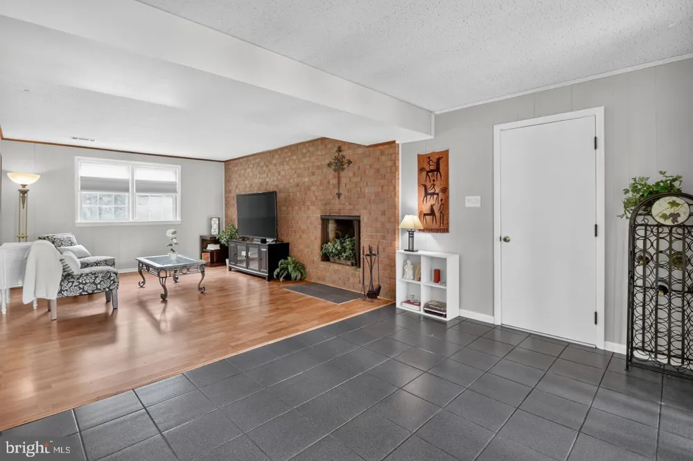 15716 JONES LANE Gaithersburg, MD 20878