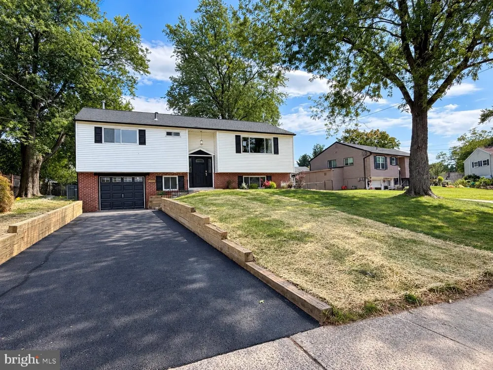 262 LEA LANE Warminster, PA 18974