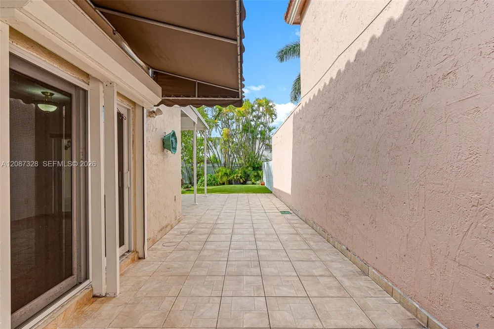 12415 NW 7th Street Miami, FL 33182