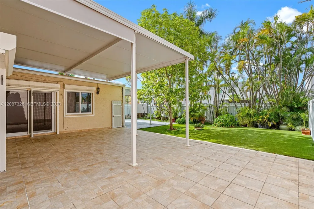 12415 NW 7th Street Miami, FL 33182