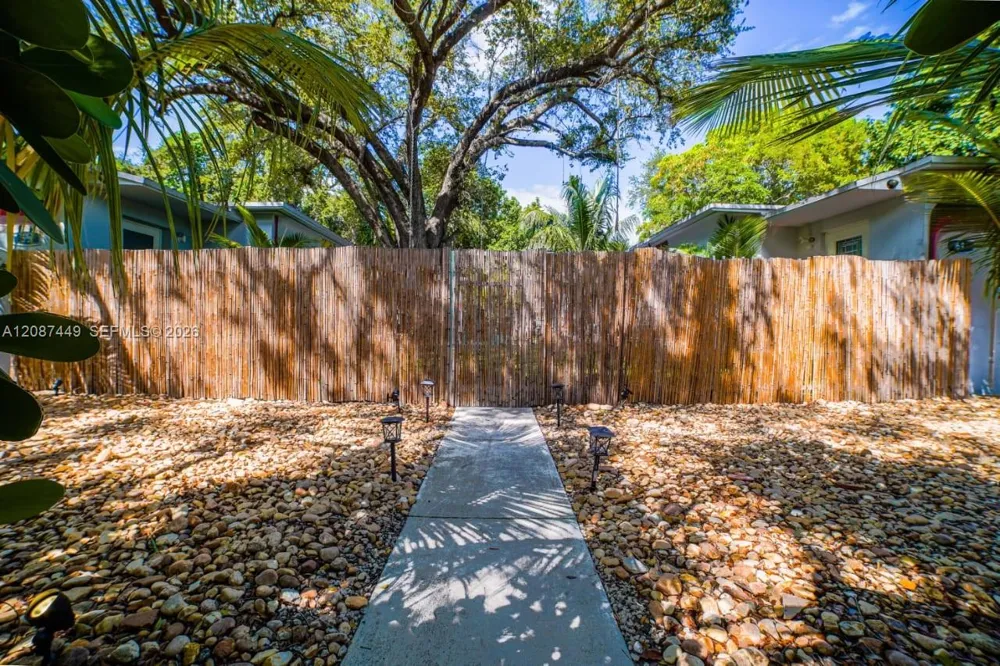 55 NE 59th St #2 Miami, FL 33137