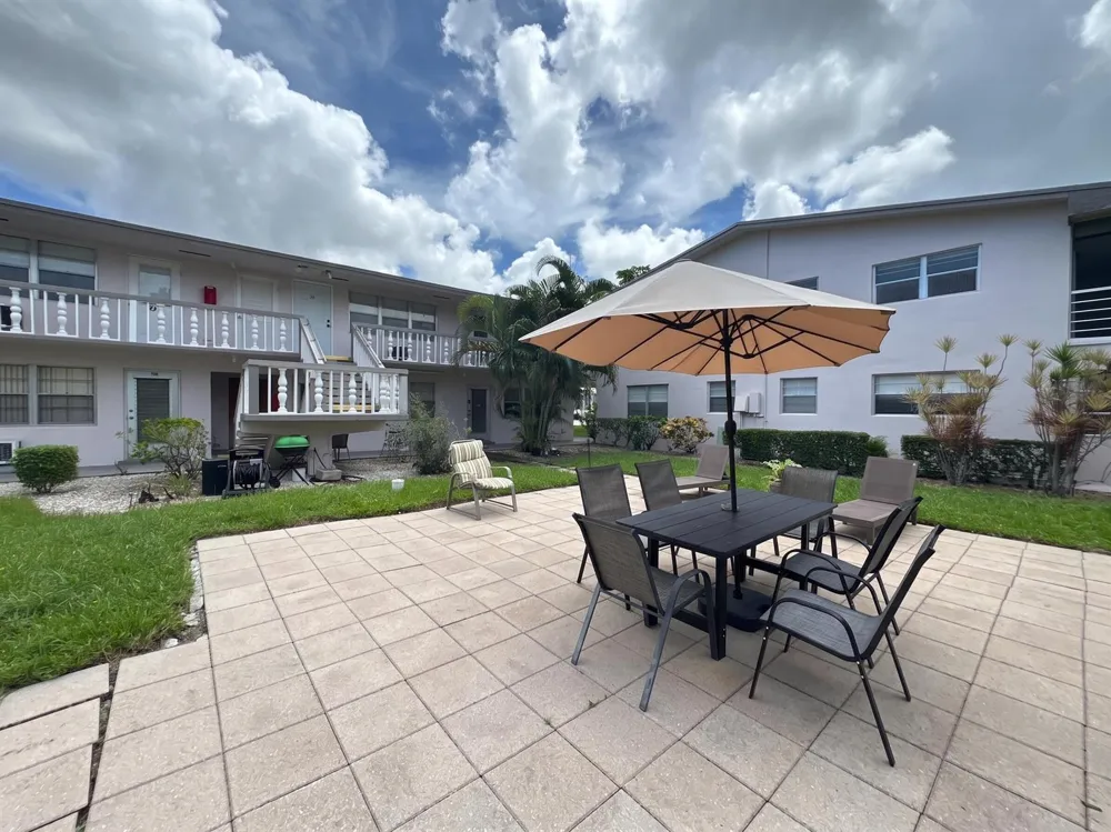 44 CANTERBURY B West Palm Beach, FL 33417