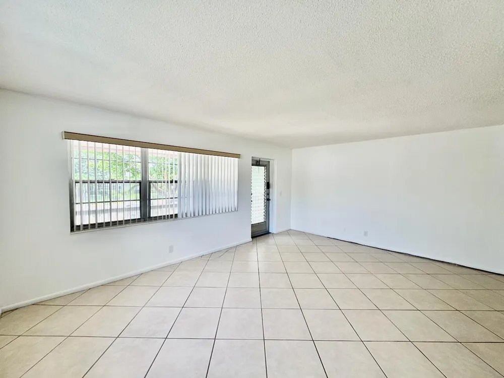 44 CANTERBURY B West Palm Beach, FL 33417