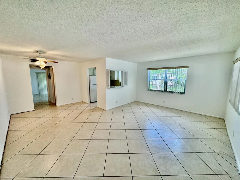 44 CANTERBURY B West Palm Beach, FL 33417