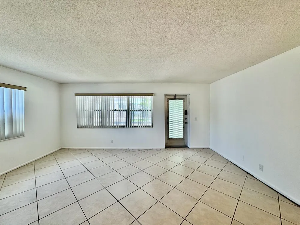 44 CANTERBURY B West Palm Beach, FL 33417