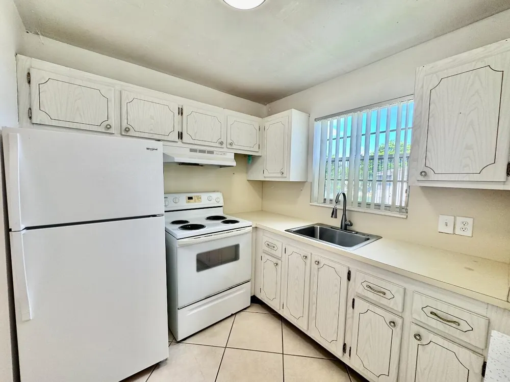 44 CANTERBURY B West Palm Beach, FL 33417