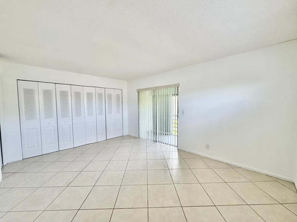 44 CANTERBURY B West Palm Beach, FL 33417