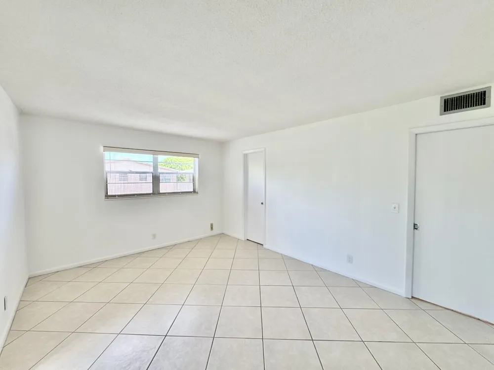 44 CANTERBURY B West Palm Beach, FL 33417