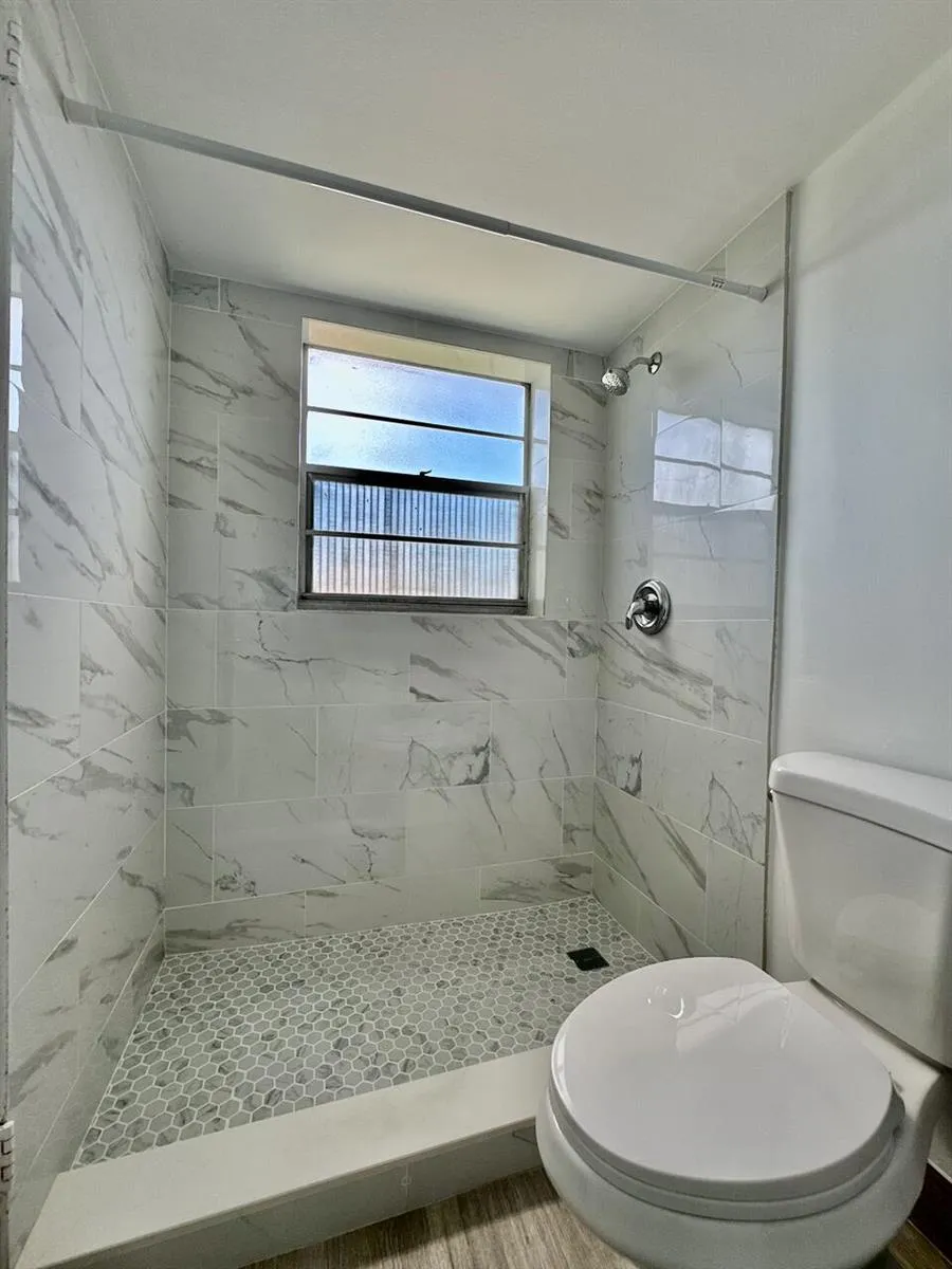 44 CANTERBURY B West Palm Beach, FL 33417