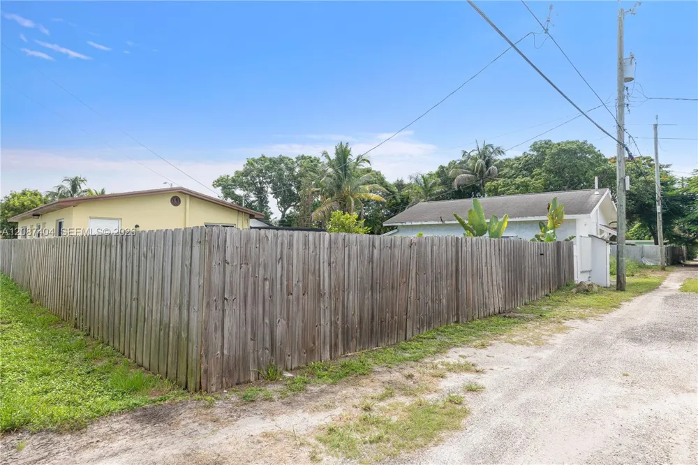 619 D ST Lake Worth, FL 33460