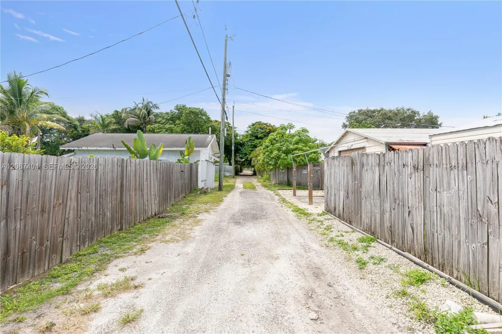 619 D ST Lake Worth, FL 33460