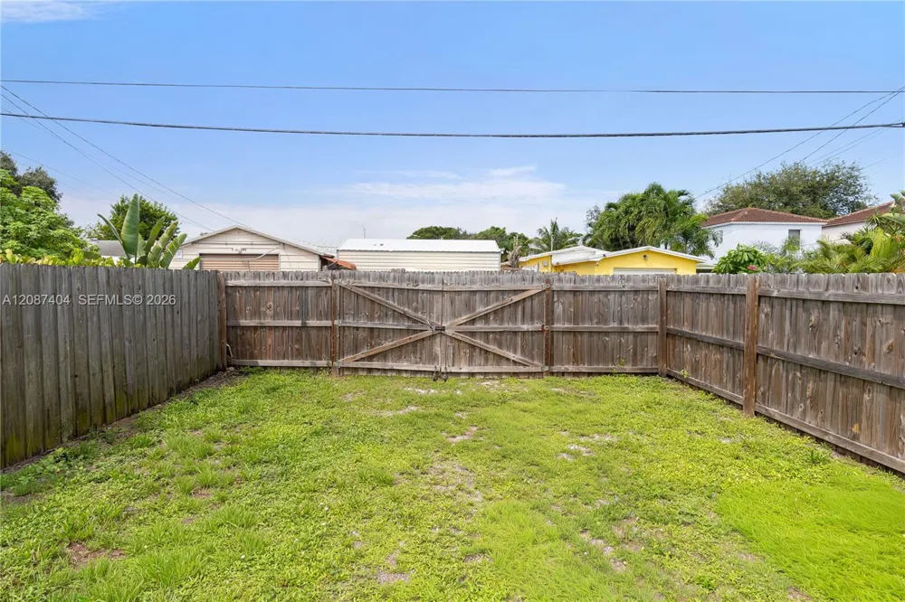 619 D ST Lake Worth, FL 33460