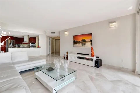 4000 ISLAND BLVD #402