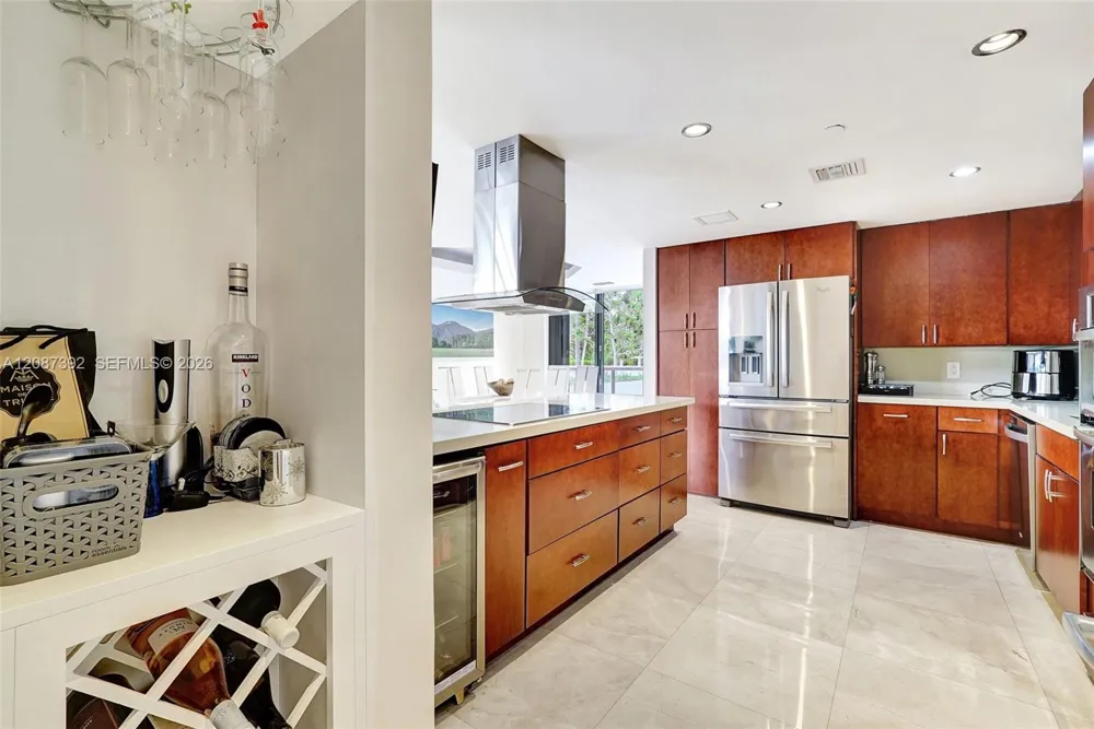 4000 ISLAND BLVD #402 Aventura, FL 33160