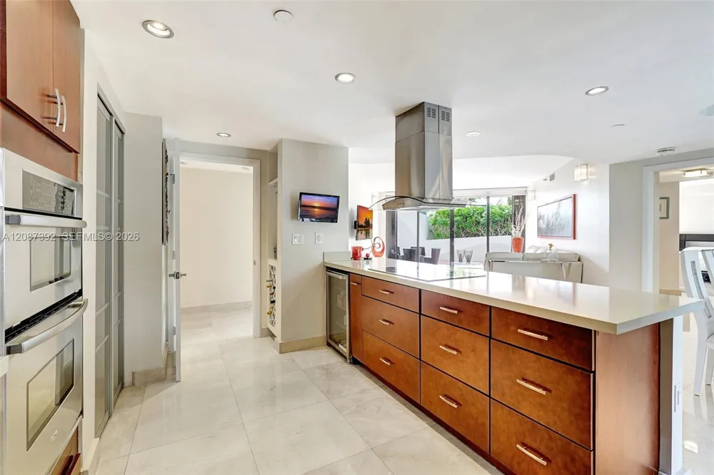 4000 ISLAND BLVD #402 Aventura, FL 33160
