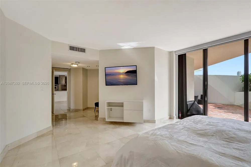 4000 ISLAND BLVD #402 Aventura, FL 33160