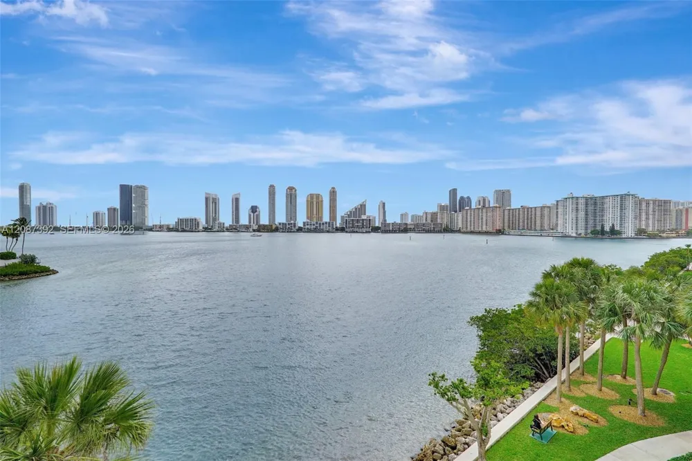 4000 ISLAND BLVD #402 Aventura, FL 33160
