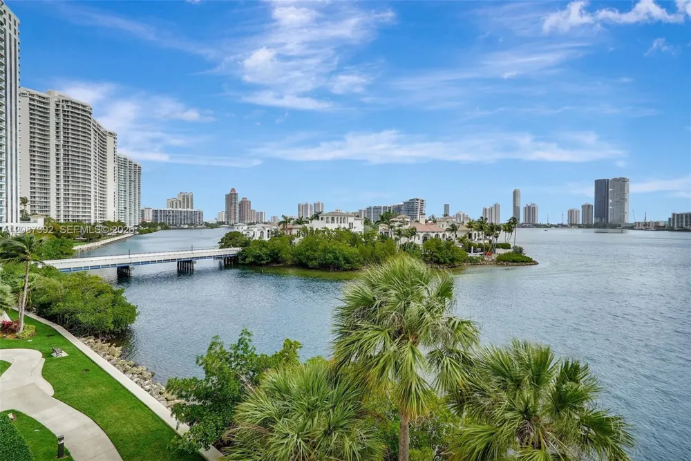 4000 ISLAND BLVD #402 Aventura, FL 33160