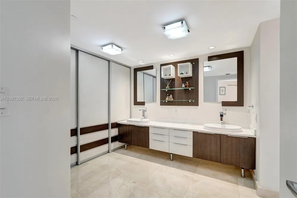 4000 ISLAND BLVD #402 Aventura, FL 33160