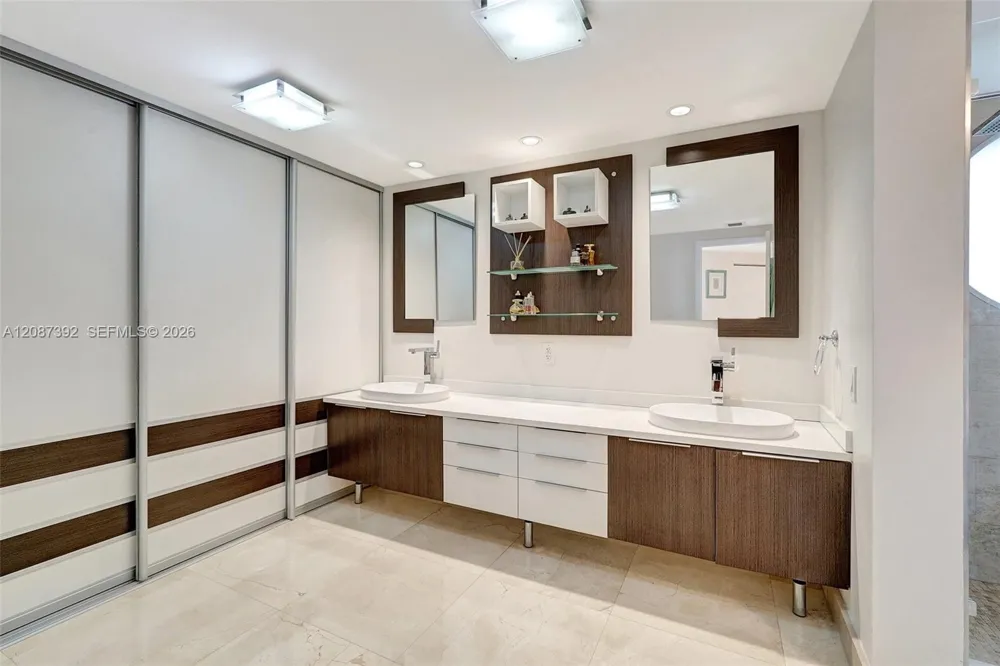 4000 ISLAND BLVD #402 Aventura, FL 33160