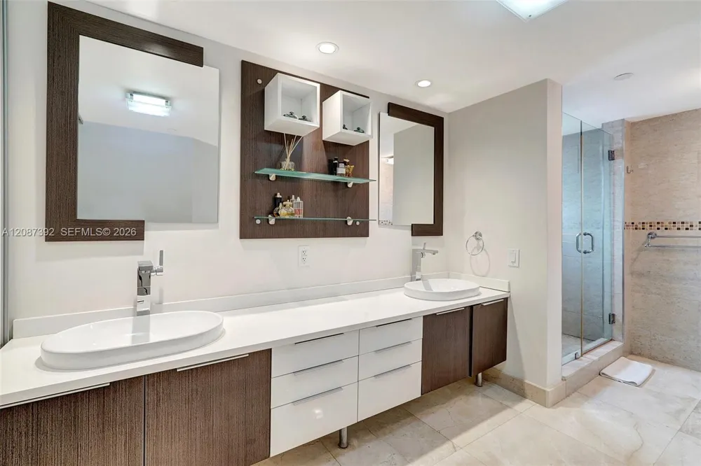 4000 ISLAND BLVD #402 Aventura, FL 33160