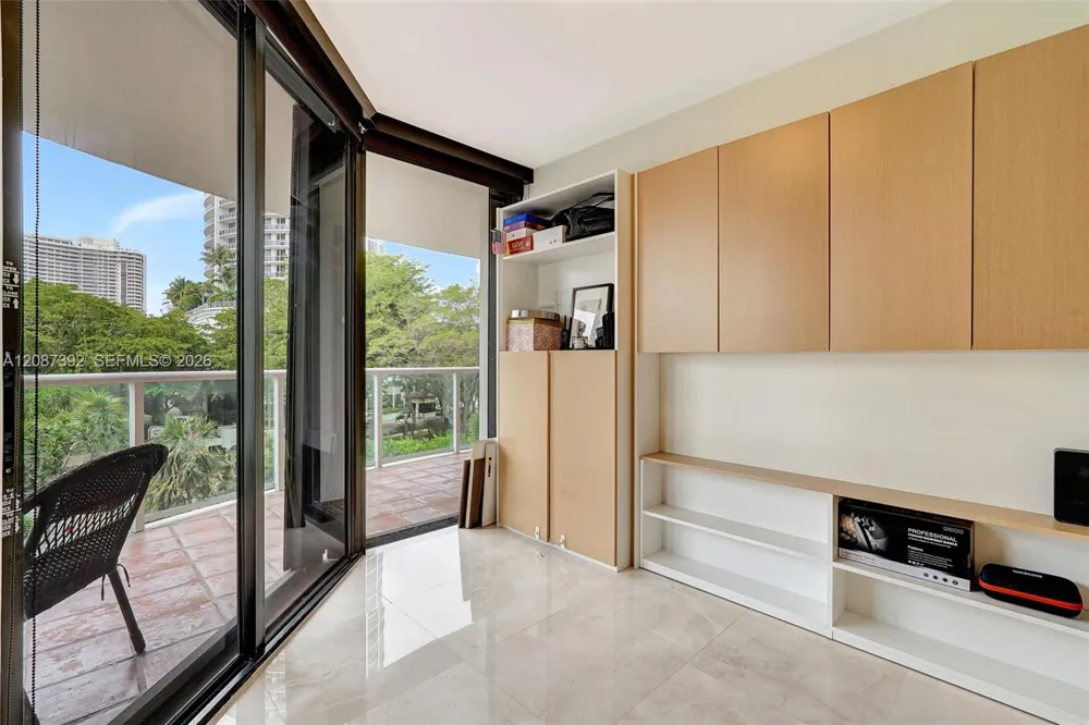 4000 ISLAND BLVD #402 Aventura, FL 33160