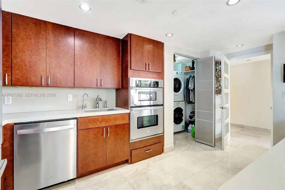 4000 ISLAND BLVD #402 Aventura, FL 33160