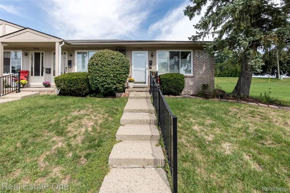 25142 Franklin Terrace #8 South Lyon City, MI 48178